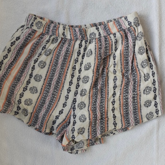 Abercrombie flowy shorts - Picture 2 of 5